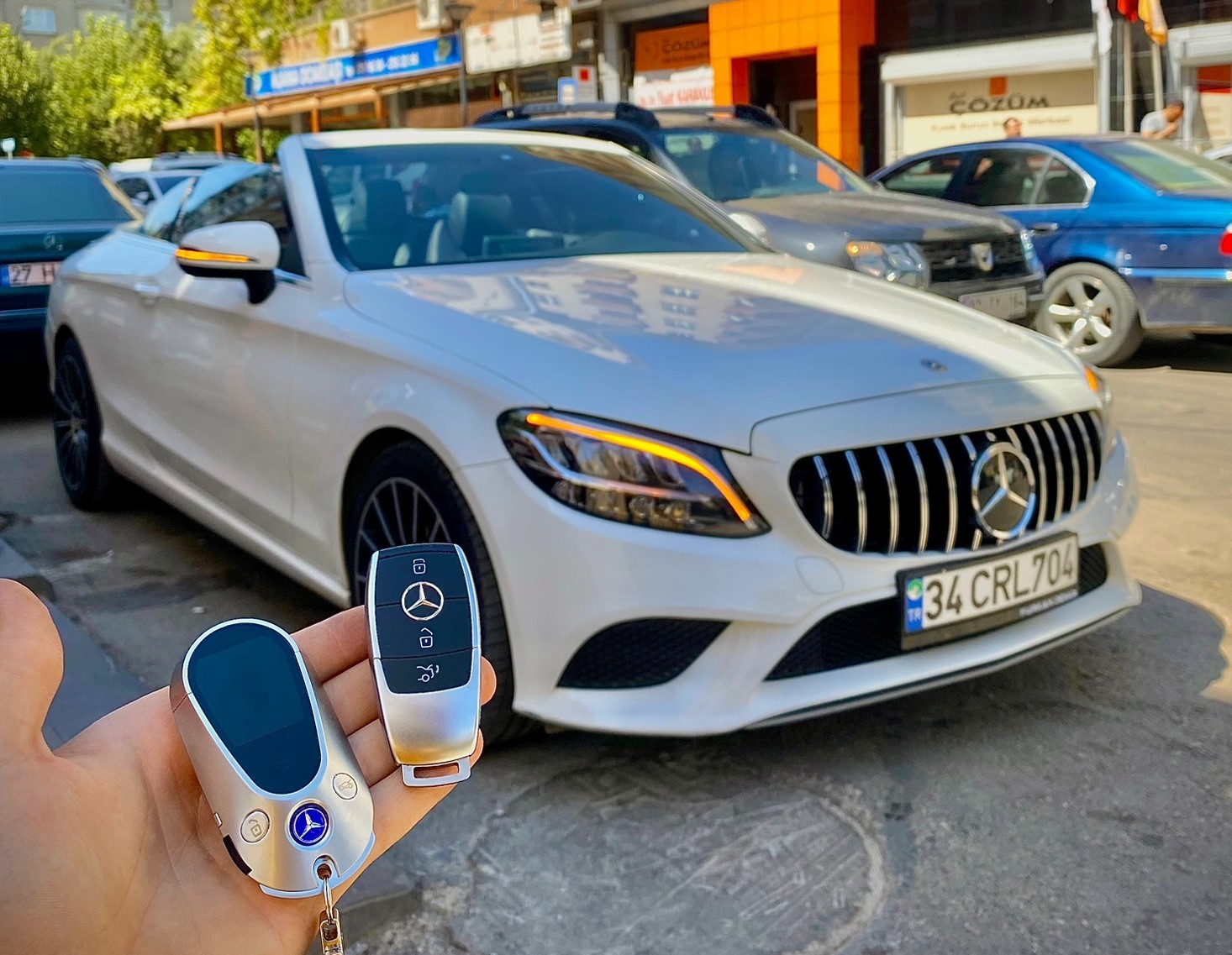 Mercedes Ekranlı Anahtar Uygulaması